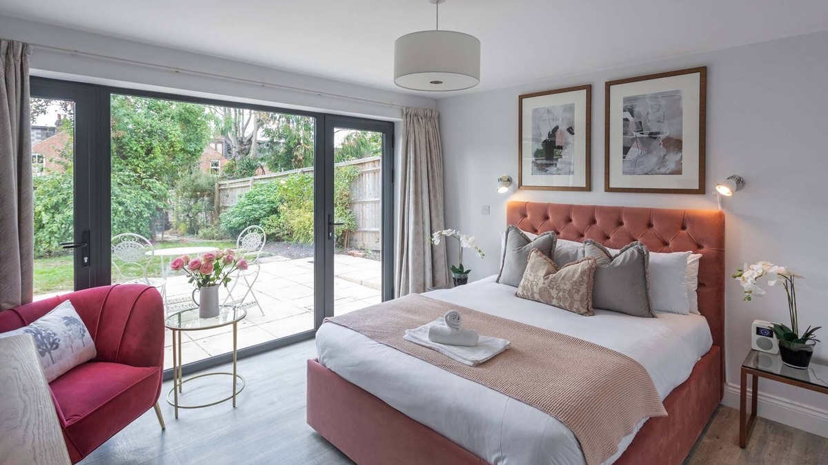 Oxford Apartment | No.192 Oxford - Studio Apartment with Garden View