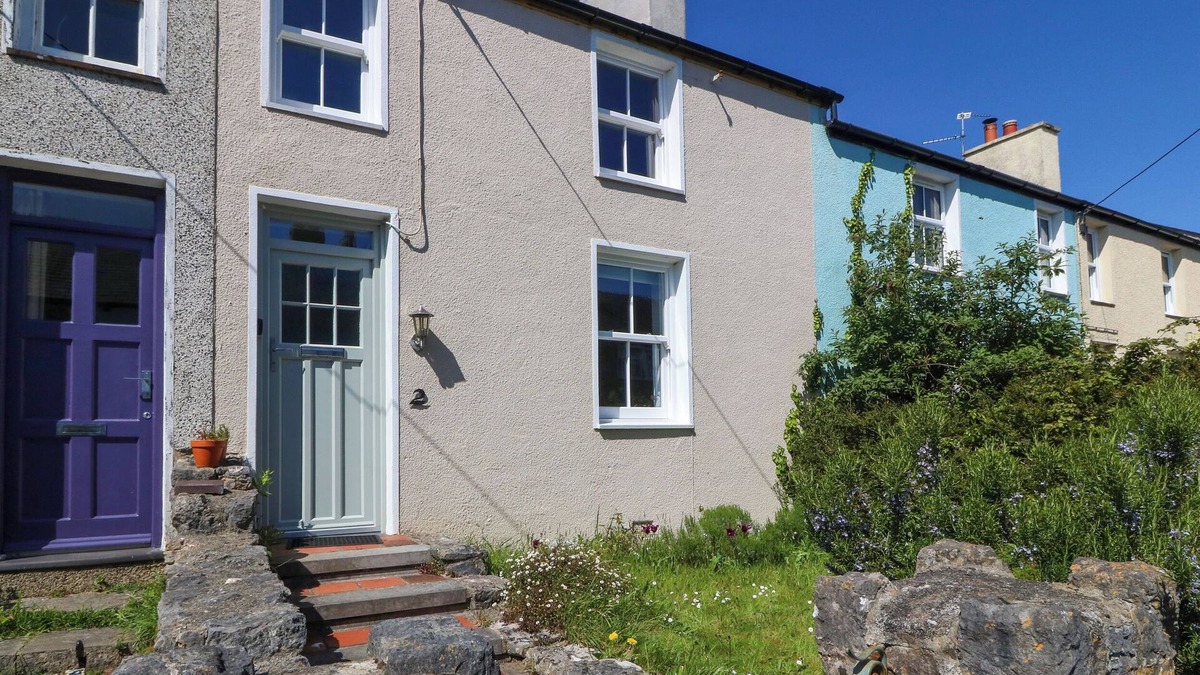 Penmon Cottage | NO.2 COEDWIG TERRACE, pet friendly, with open fire in Penmon