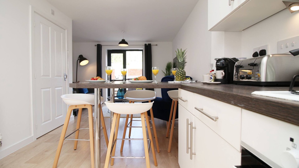 St. Thomas House | No. 2 Marina Walk by SSW - FREE Parking, Close to the Marina