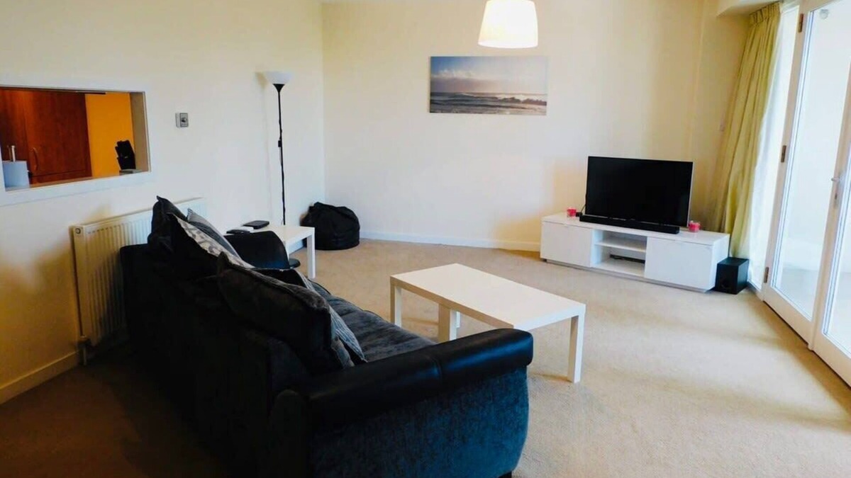 Paisley Apartment | No 2 - Modern 2 Bed Apartment, Close to Gla Airport & M8