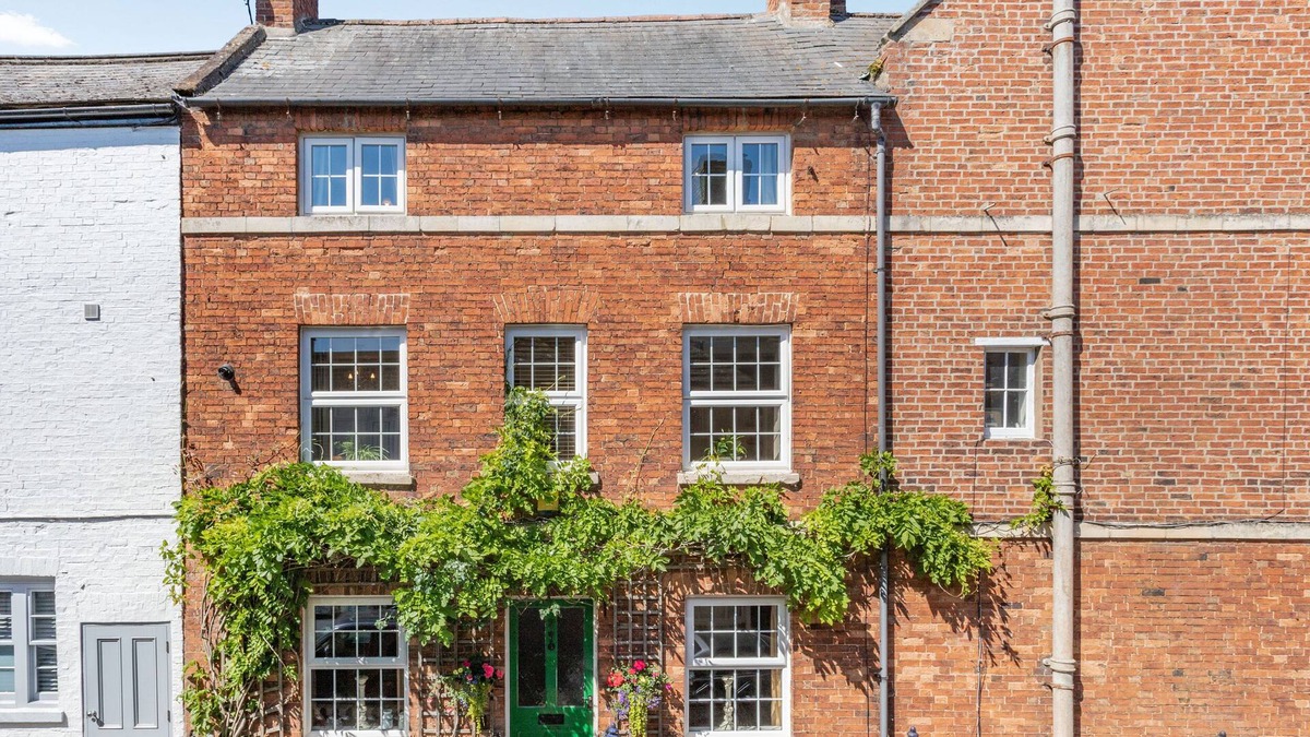 Uppingham House | NO 2 QUEEN STREET, family friendly, with open fire in Uppingham