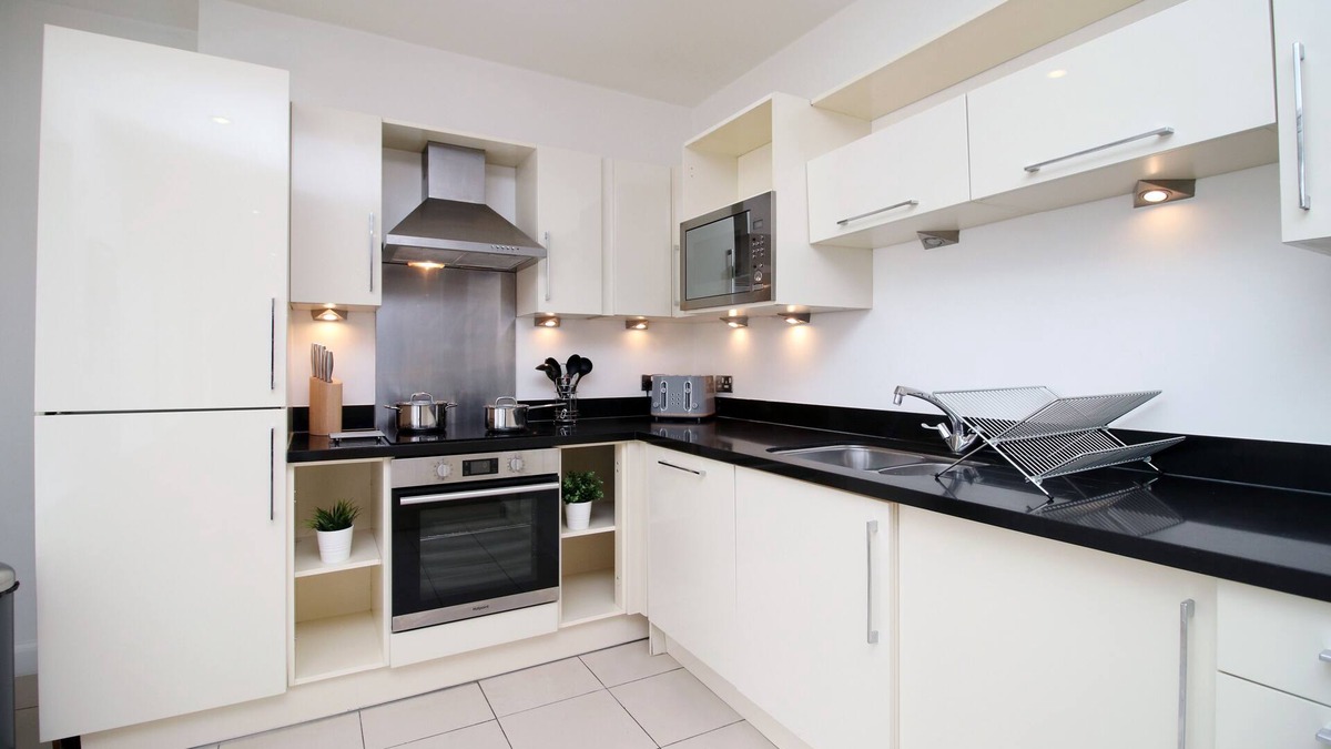 Castle Quarter Apartment | No.2 Under the Clock by SSW - Cardiff City Centre