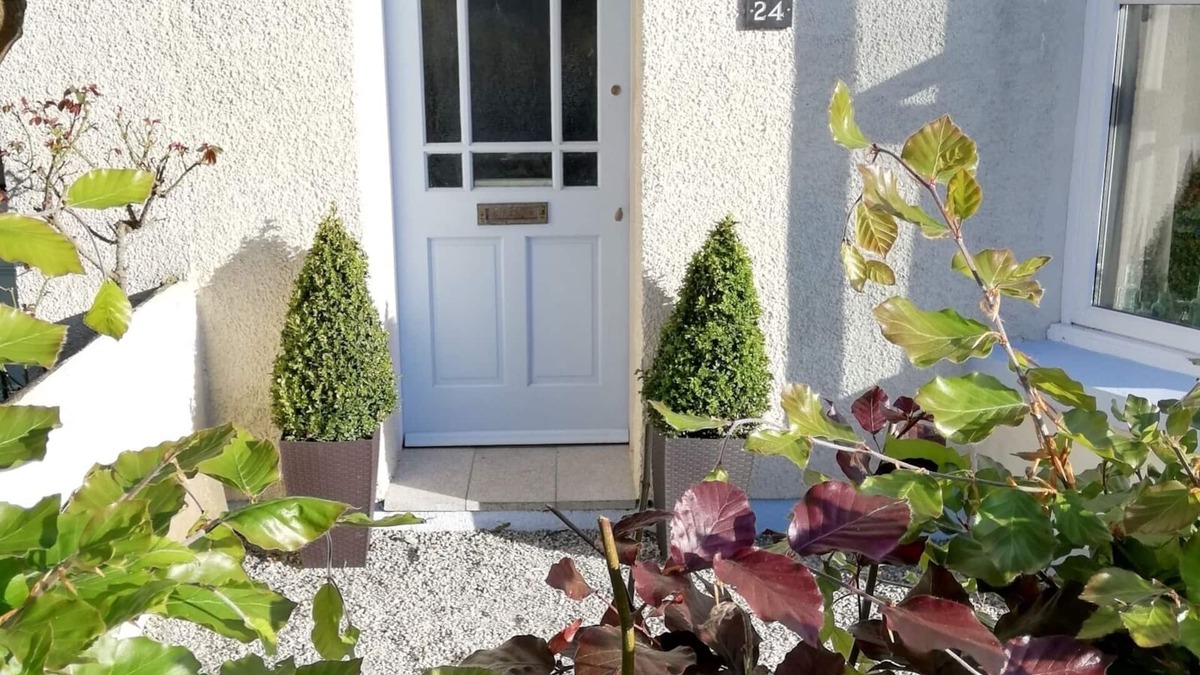 Par House | No. 24 is a spacious family home, within a 5 min walk to a dog friendly beach.