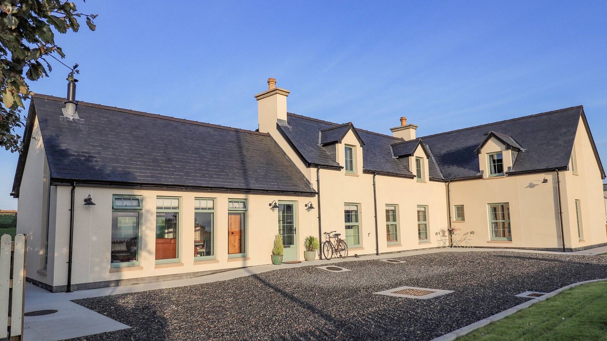 Isle of Lewis House | NO. 29, family friendly, luxury holiday cottage in Port Of Ness