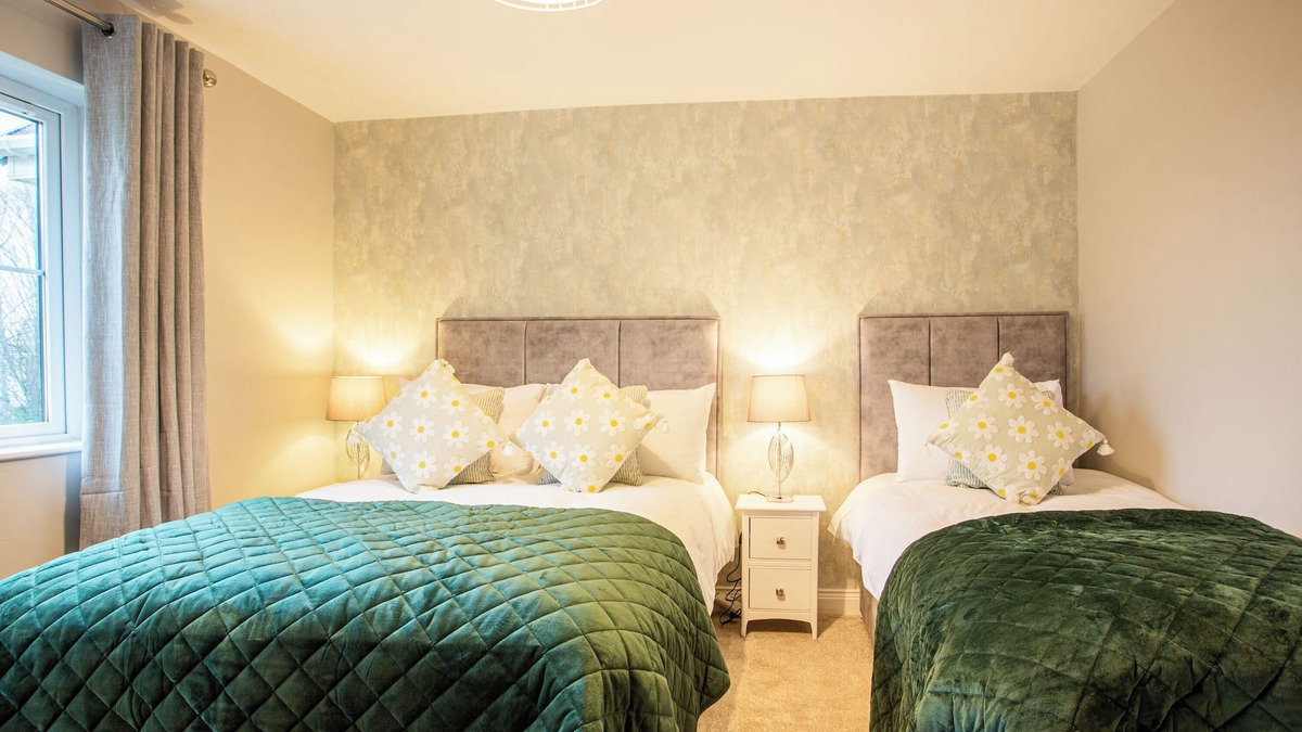 Killarney House | No 31 Killarney Holiday Village for 8! Ideal Location!