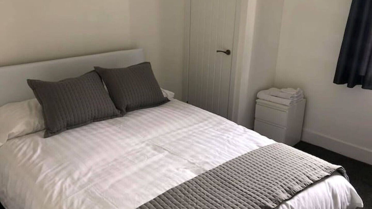 Leuchars Apartment | No 65 Leuchars (Nr St Andrews) Free Parking - Pet Friendly