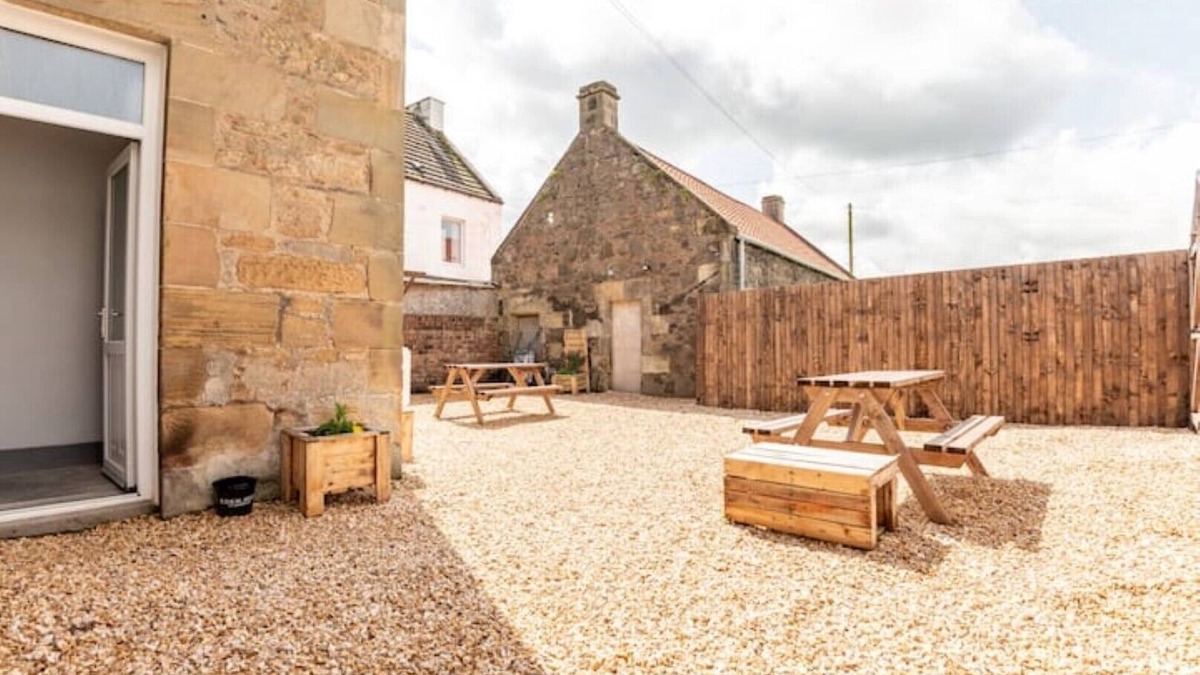 Leuchars House | No 67 Leuchars (Nr St Andrews) Free Parking - Pet Friendly