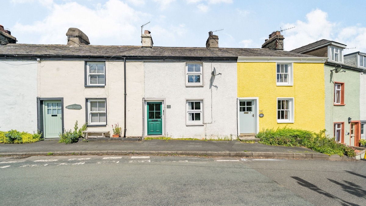 Spark Bridge Cottage | NO. 7, family friendly, character holiday cottage in Spark Bridge