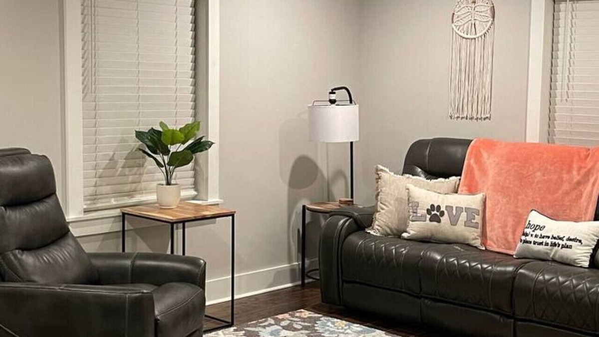 Kingston House | NO CHORE Checkout pets OK mins to I-40 comfy KING