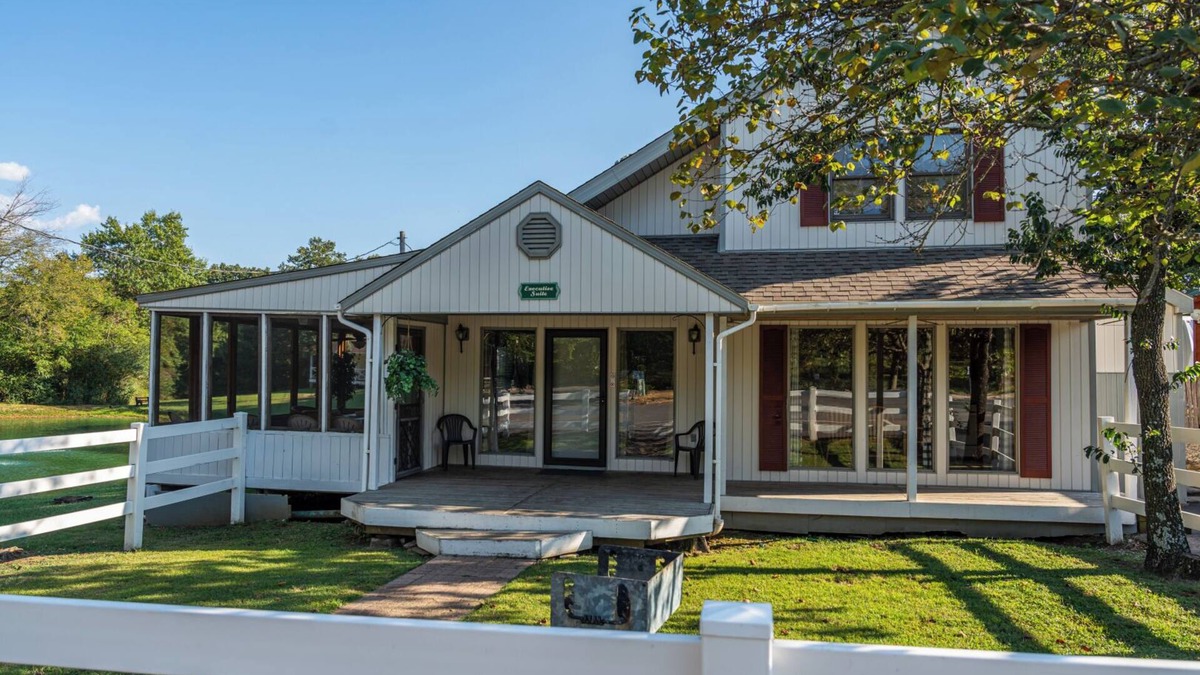 Weatherford House | No Dull Moments Here! Outdoor Pool, Splash Pad, Sports Courts, Free Parking