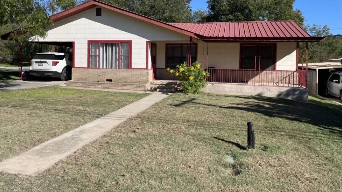 Junction House | No Frills Camp House