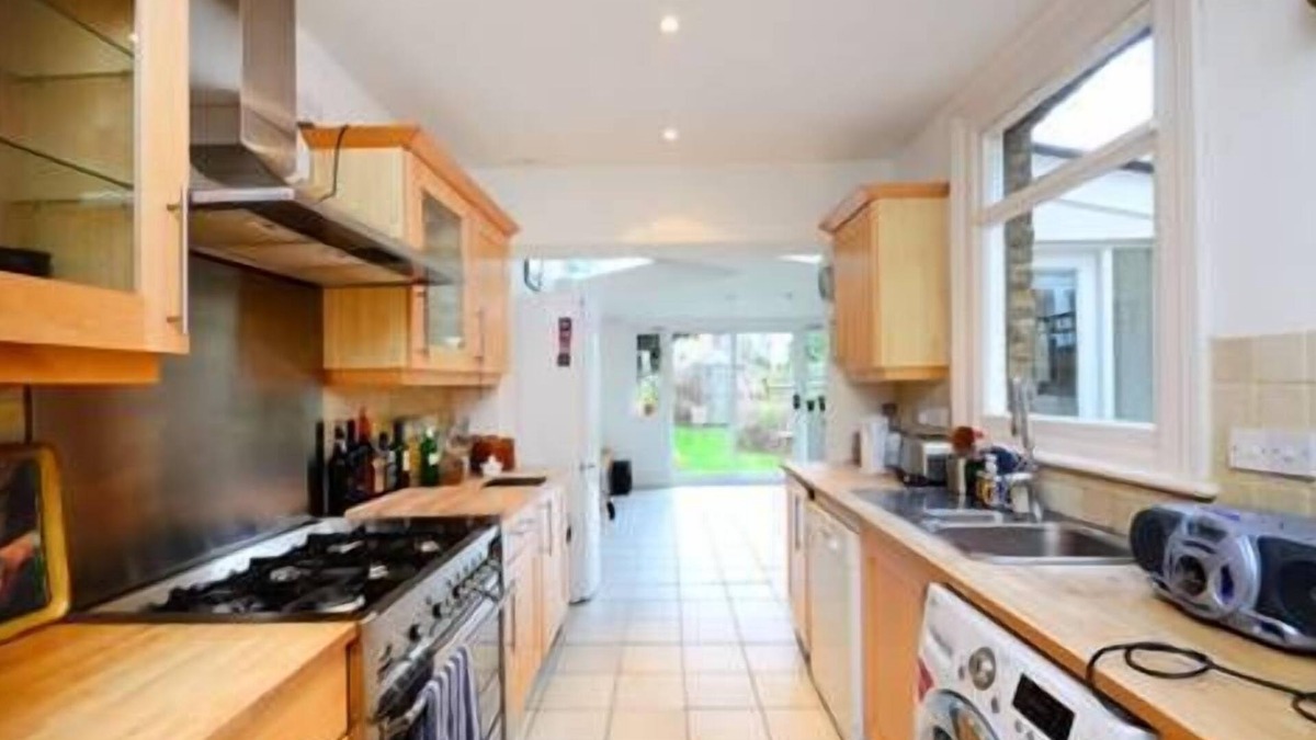 Nightingale House | No longer listed. This property is sold. Unable to delete listing as so complex