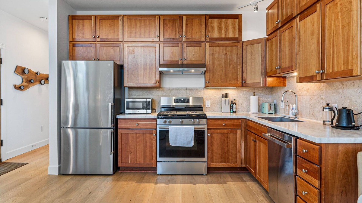 North Broadway - Holiday Condo | No Stairs-Bright NoBo ground floor condo in walkable Holiday neighborhood