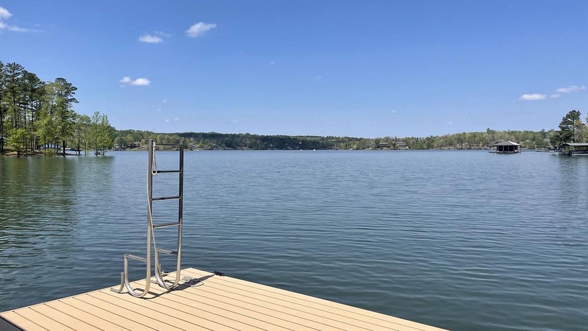 Jasper House | No steps, Game Room, Canoe & Kayaks, Dock, All Paved Roads! 10 min to 2 marinas!