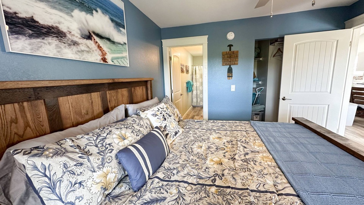 Indian Point Condo | NO STEPS Lakeview Top Floor Blue Bird Retreat