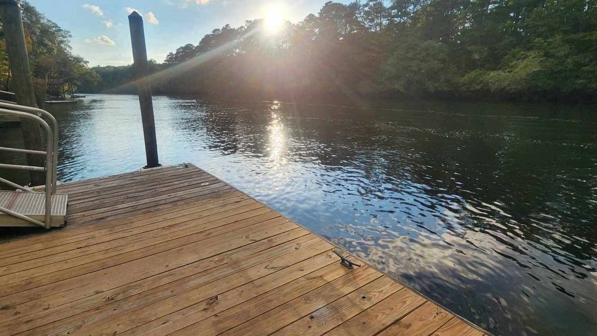 Ridgeville House | No Wake Zone-4-bedroom house-Edisto River-Dock & Boat Landing