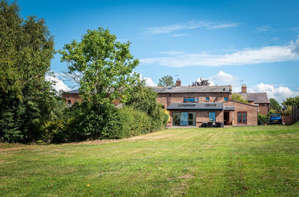 Wimbolds Trafford House | No1 Little Barrow Barns - Sleeps 10