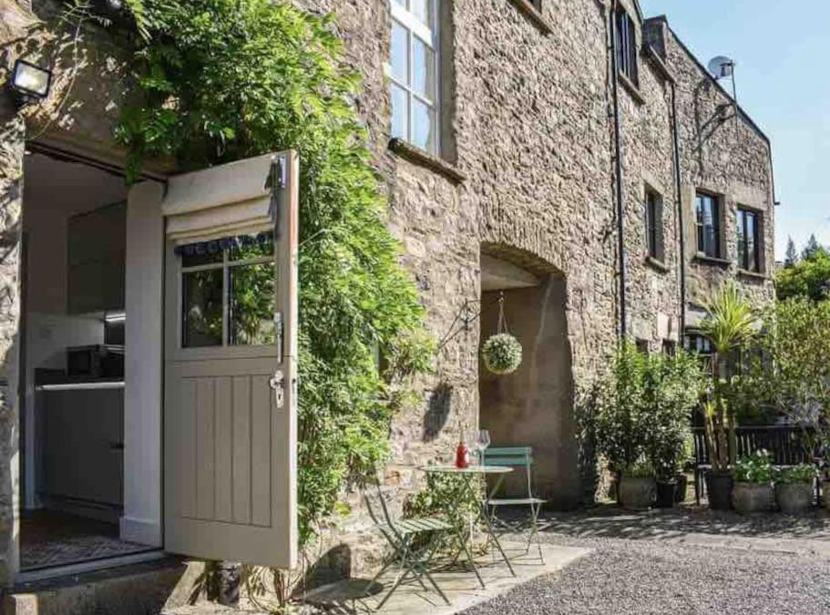 Kirkby Lonsdale House | No6, Queens square