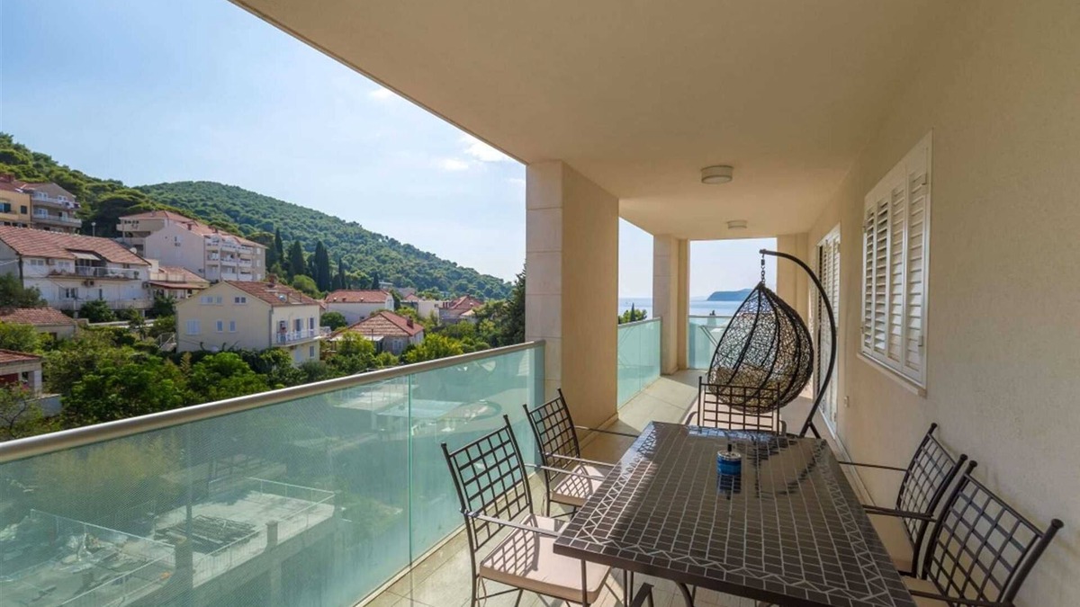 Lapad Apartment | NOA Two bedroom apartment with terrace and sea view