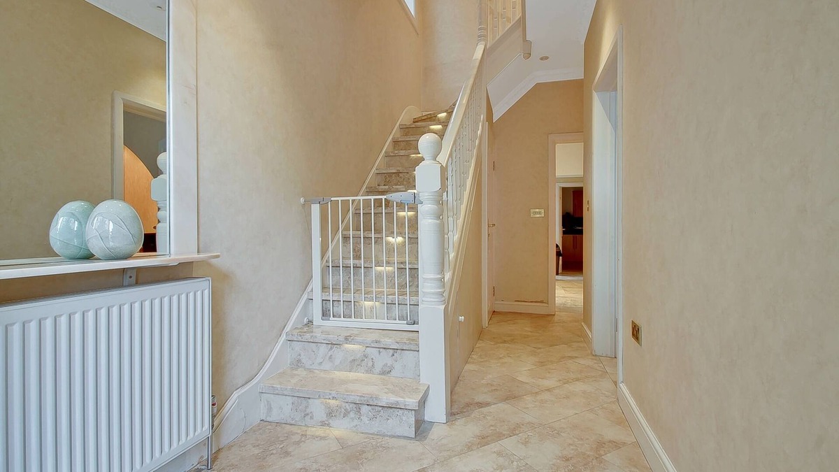 North Acton House | NOAL ROAD: 4 BEDROOM 4 BATHROOM 2 SITTING ROOM