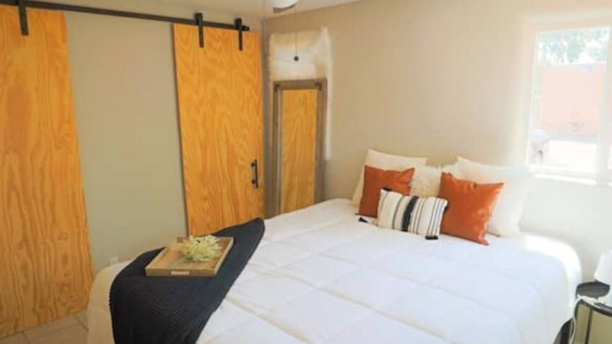University Heights House | Nob Hill/UNM⭐️Unique Remodeled Apt🛏️King Bed