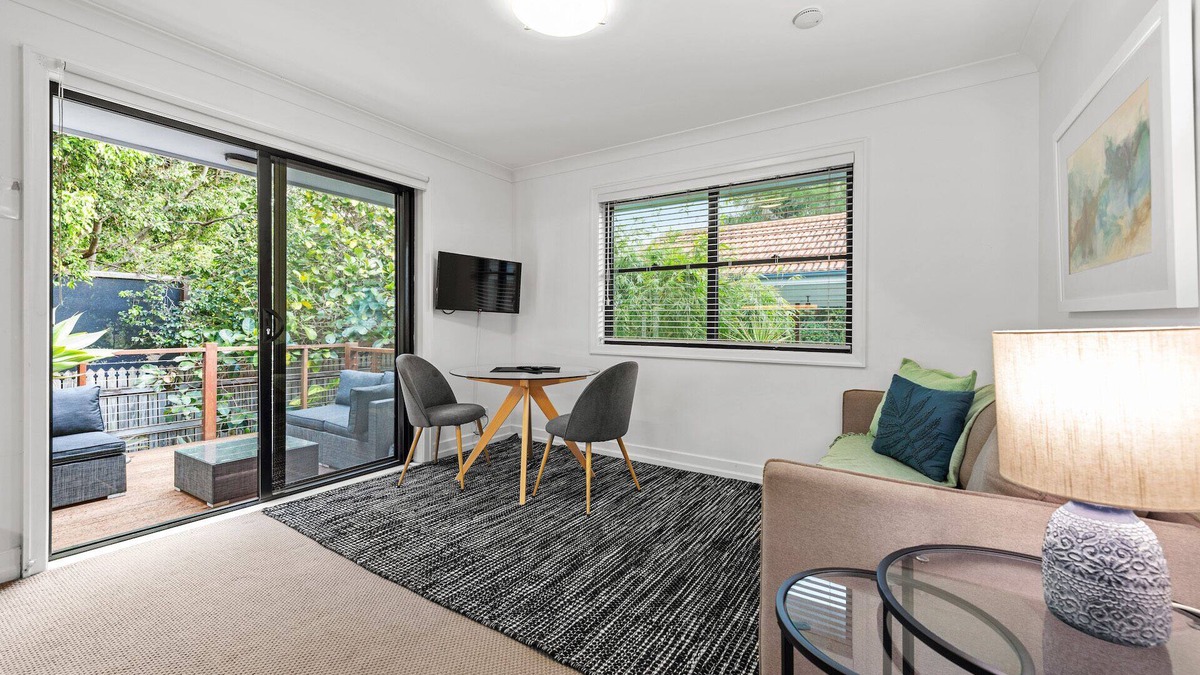 Brisbane Apartment | Noble House ~ 2 Bed/1Bath/1 Car ~ Parklands + Transport