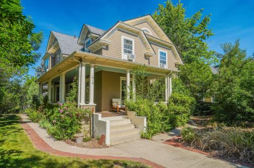 Old North End House | Noble Mansion 7 Bedrooms w Hot Tub Firepit & BBQ