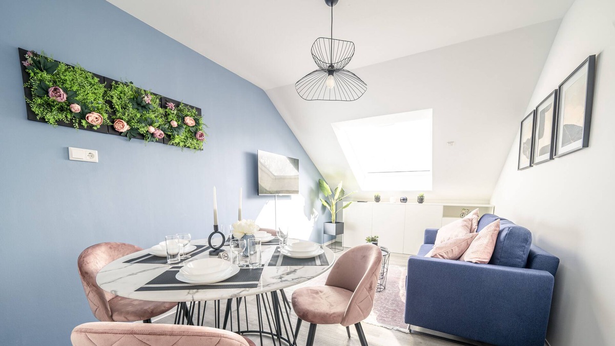 Wieseck Condo | Noble Suite | Living+Workplace