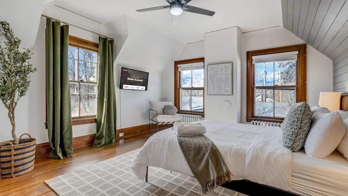 Old North End Apartment | Noble Summit BBQ & Fire Pit & Scenic Views