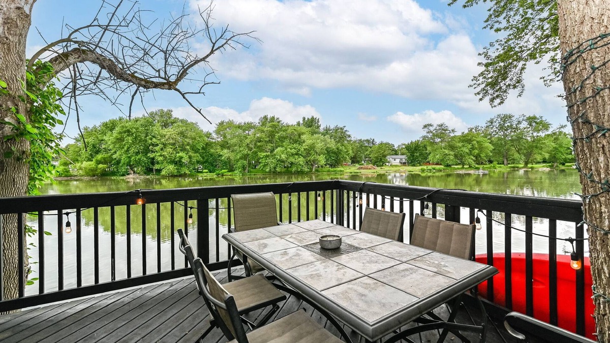 Noblesville House | Noblesville Tiny House, golf, kayaks, close to hiking, golf, waterfront!