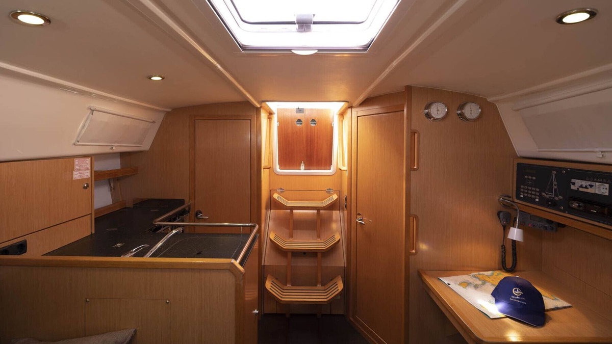 Sanxenxo Boat Rental | Noche a Bordo en Lujoso Velero