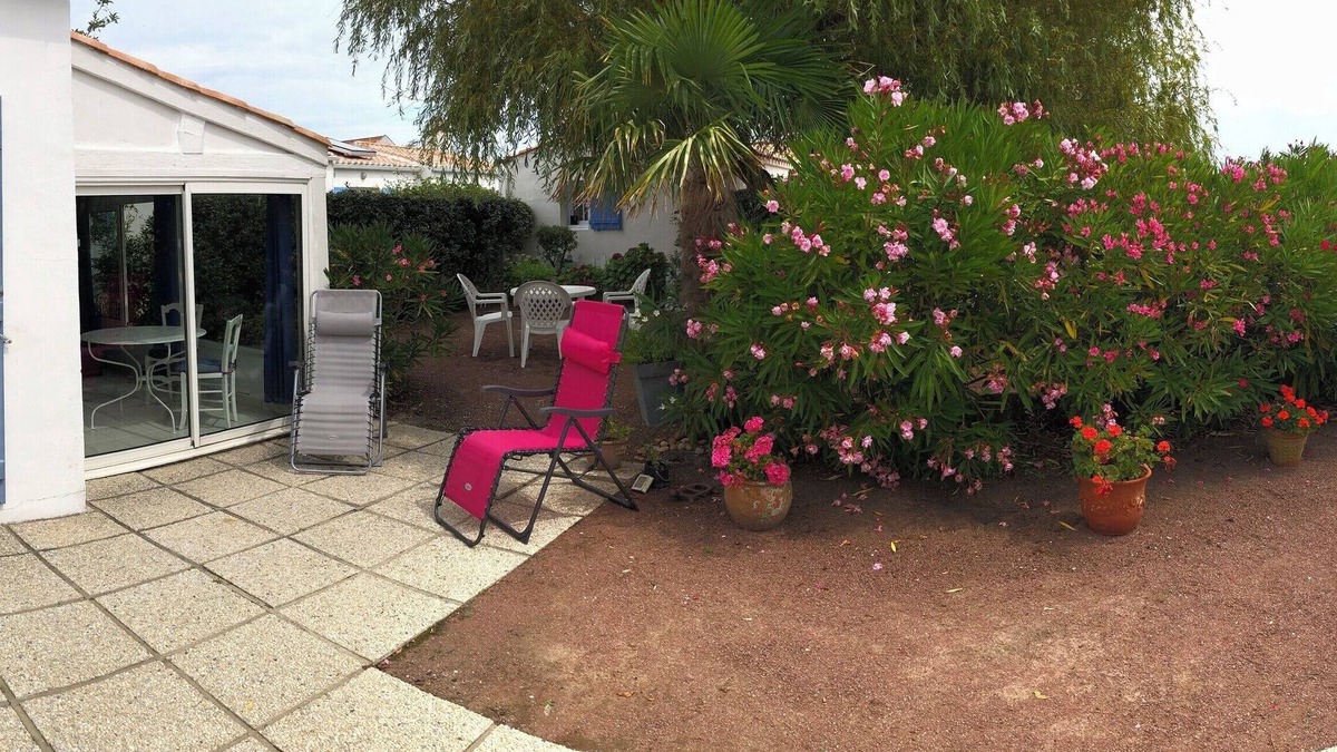 Noirmoutier-en-l'Ile Villa | NOIRMOUTIER - OLD - CHARMING VILLA IN FLOWER GARDEN - PROMOTION