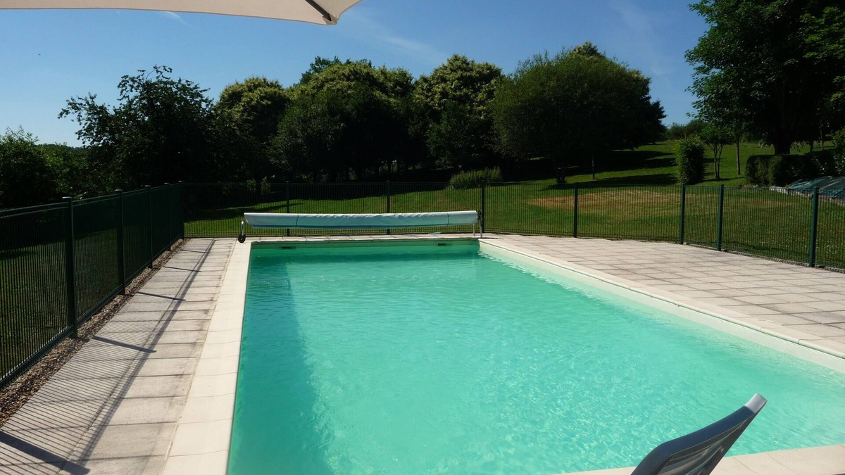 Angoisse Apartment | Noisette rental for couples, peaceful, pool, near lake, chateaux, caves, market.