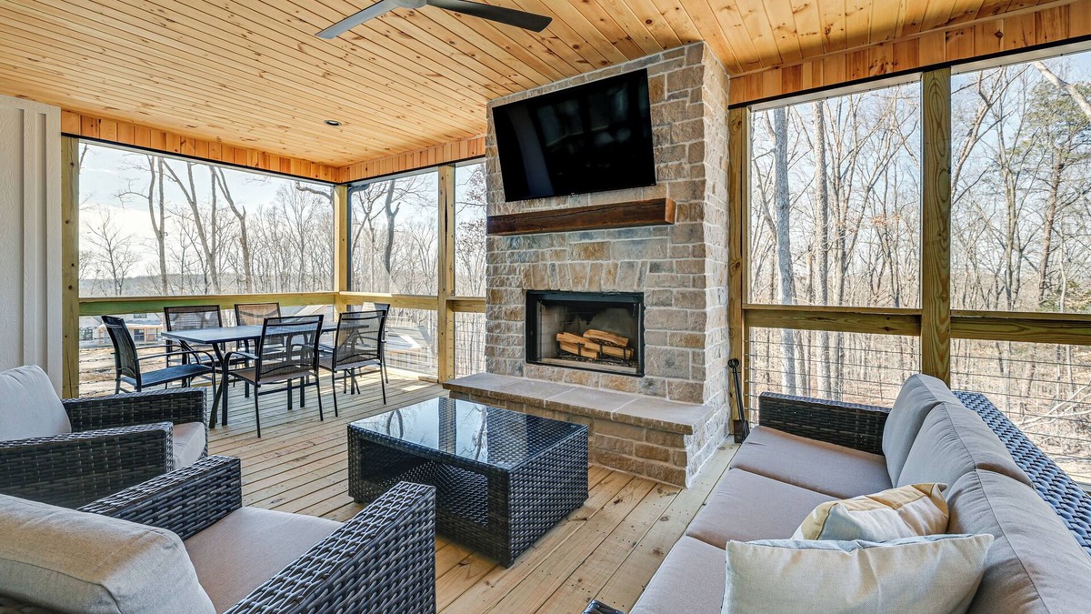 Clarkson House | Nolin Lake Views: Spacious Home in Clarkson!