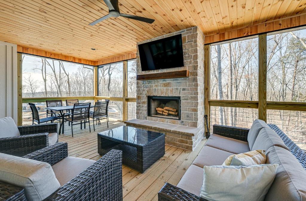 Clarkson House | Nolin Lake Views Spacious Home in Clarkson!