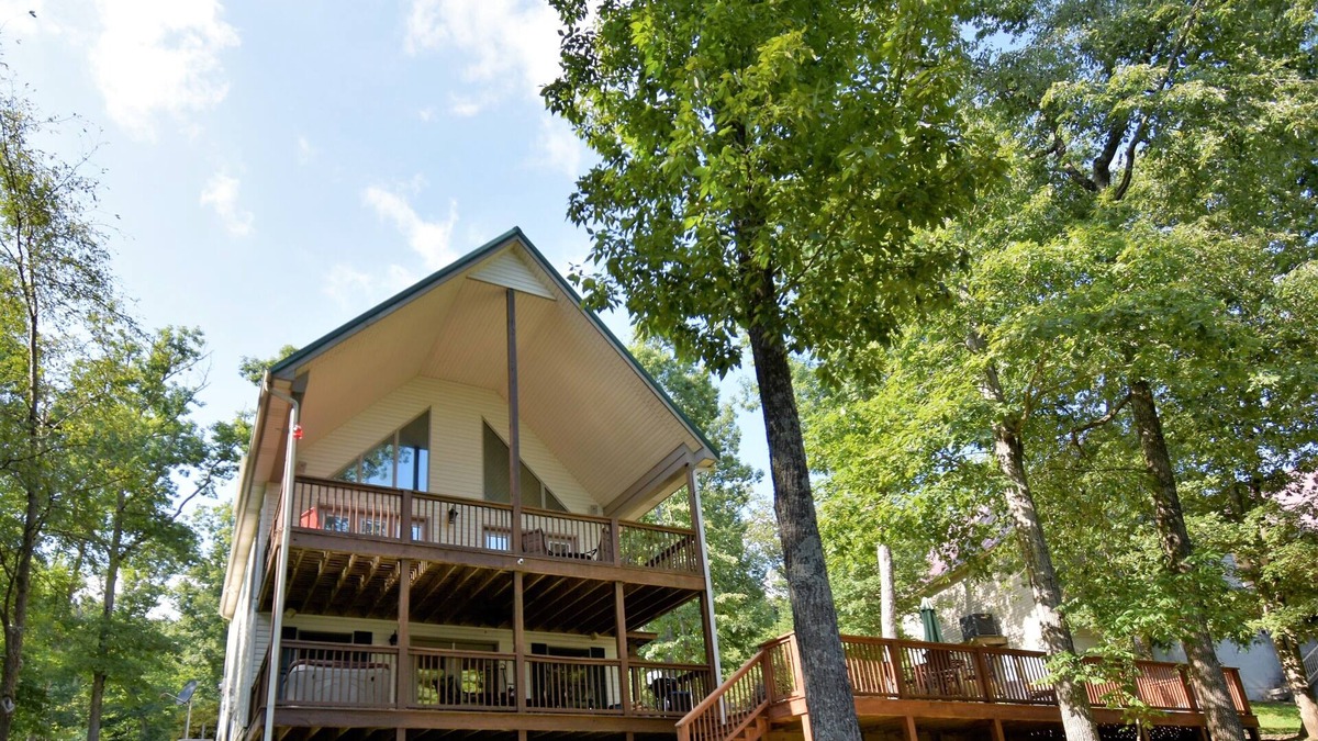 Bee Spring House | Nolin Lake Water Front Home 30 Minutes from Mammoth Cave