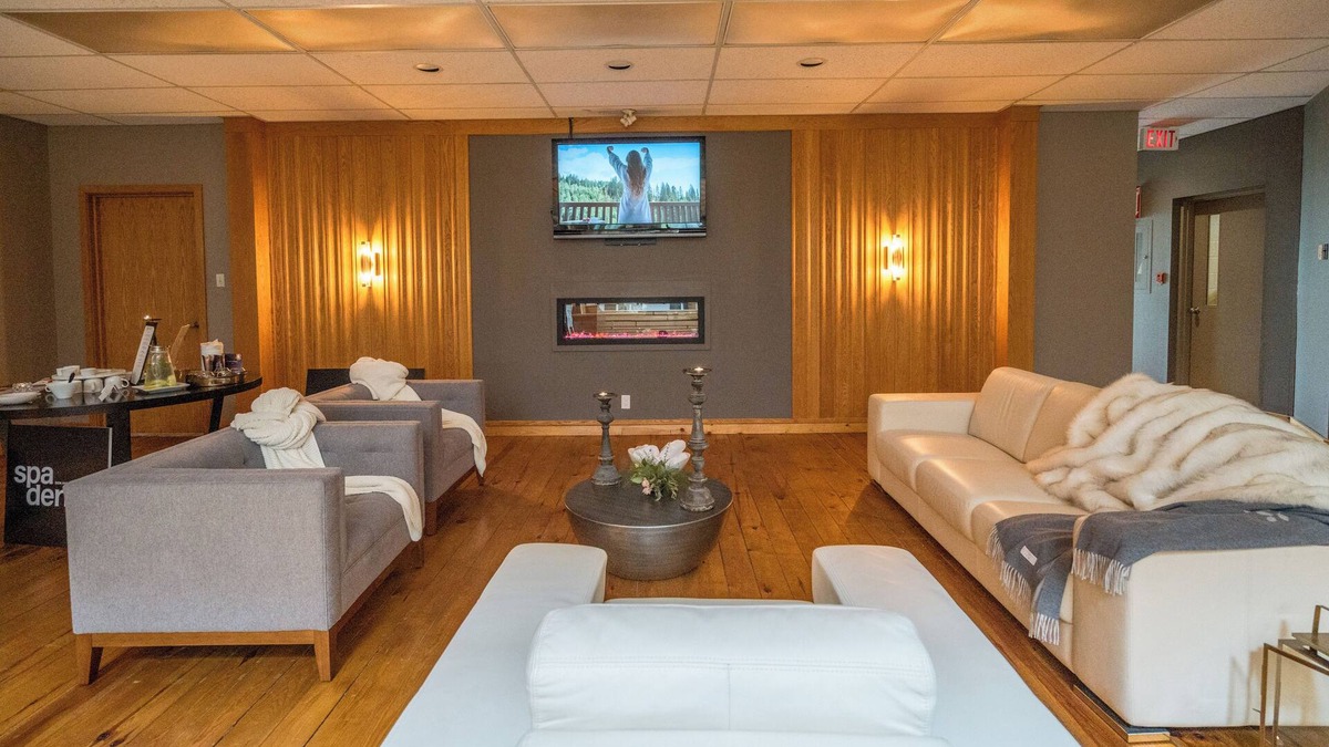 Harcourt Resort | Nomi - 302 and 315 King Room