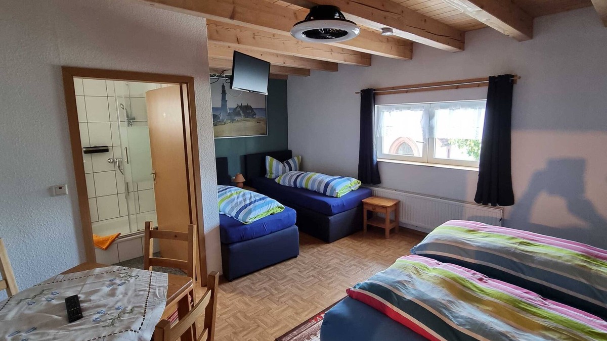 Rust Apartment | Non-smoking four-bed room with shower and toilet - Gästehaus Gravell