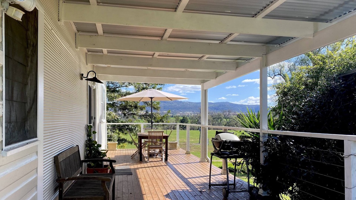 Scone Cottage | Noogee Cottage (overnight horse accommodation)