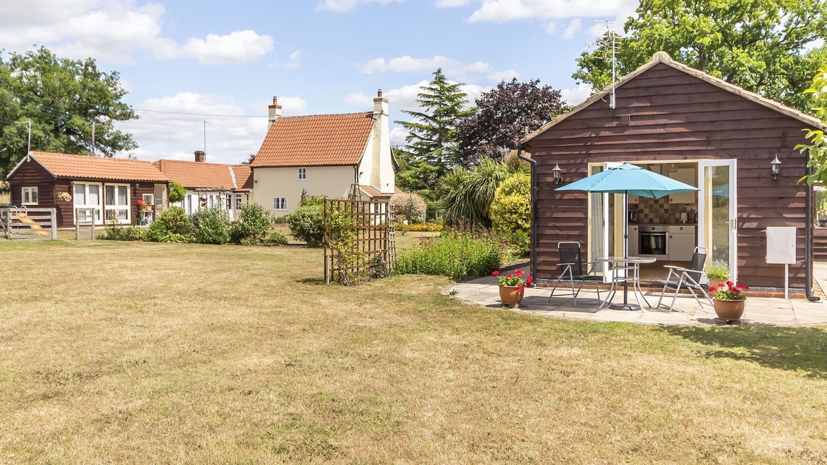 Bressingham Cottage | NORBANK GARDEN STUDIO, with a garden in Bressingham