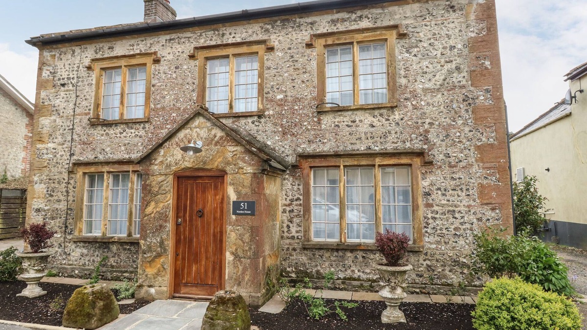 Maiden Newton Cottage | NORDEN HOUSE, pet friendly in Maiden Newton
