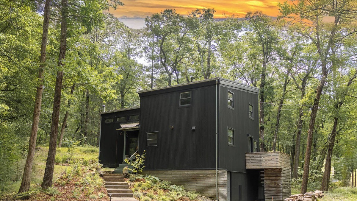 Chatham House | Nordic Cabin: Light-Filled + Spacious w/Firepit
