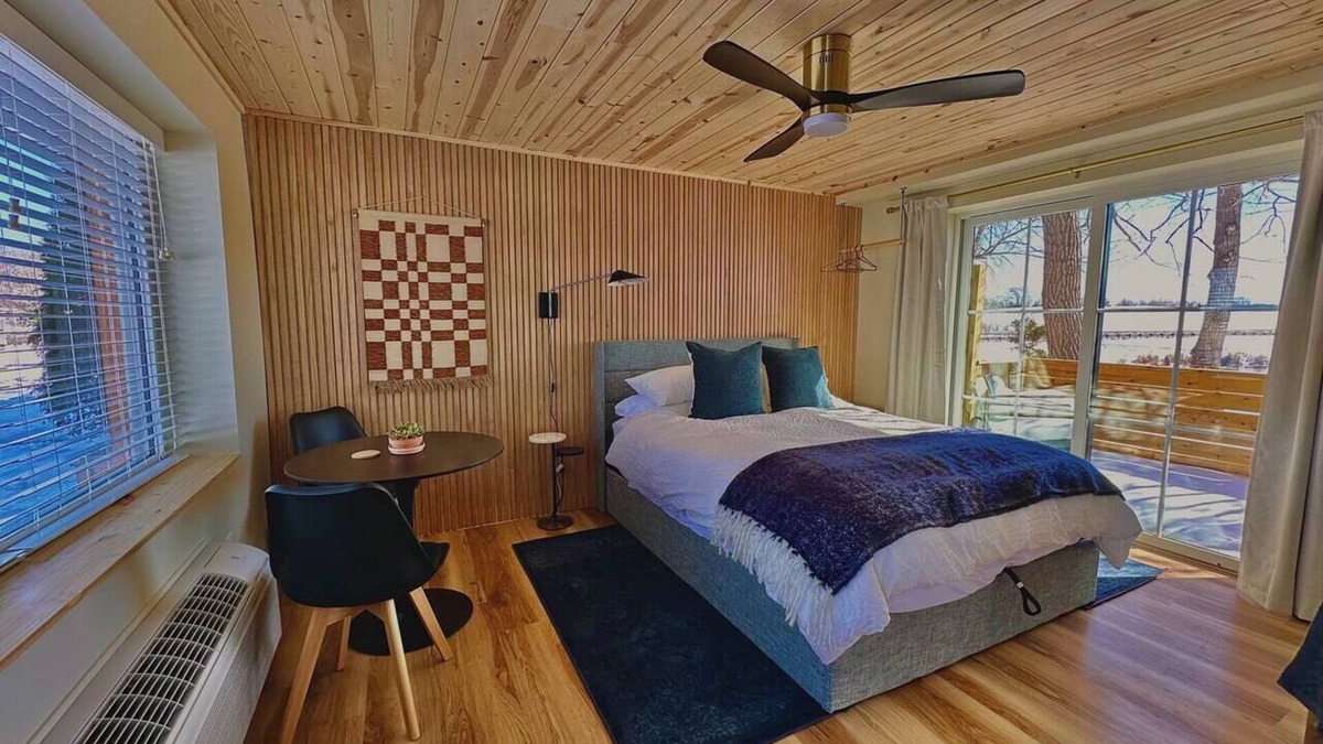 Center City House | Nordic Harbor | Room 2 | Tranquil Maple