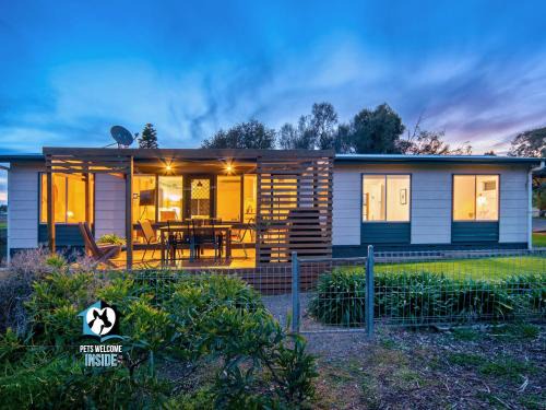 Port Elliot House | Nordic Retro Beach House at Port Elliot