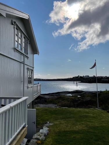 Moskenes House | Nordlandshus ved havet på Reine, Lofoten
