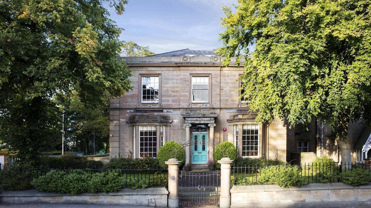 Huddersfield House | Norfolk House YORKSHIRE Award Winning Holiday Home
