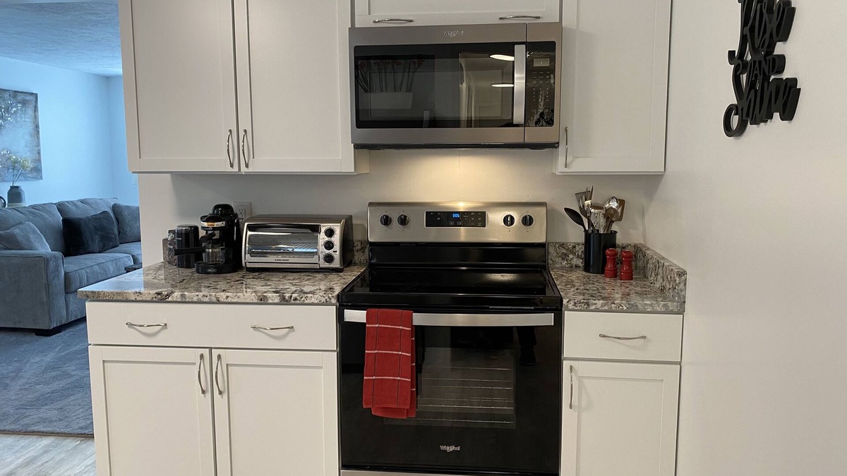 Norfolk Condo | Norfolk luxury 2 bedroom upscale area by hospital