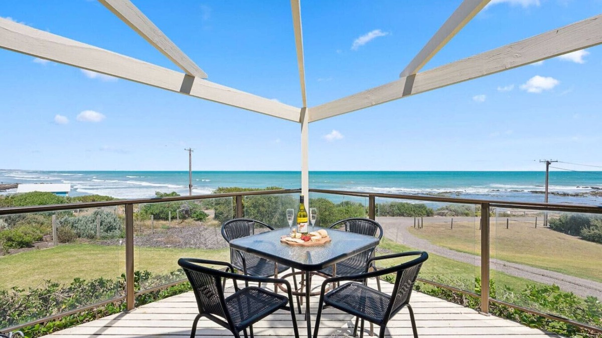 Middleton House | Norfolks Beachfront Cottage