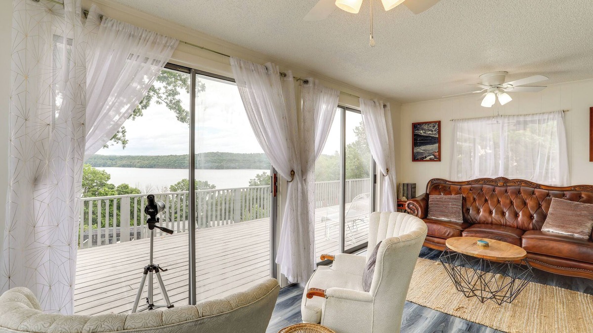 Henderson House | Norfork Lake Views: Home w/Deck in Henderson