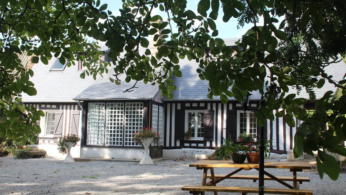 Saint-Pierre-Benouville Cottage | Normand cottage completely renovated - quiet - with 2000 m² of green space